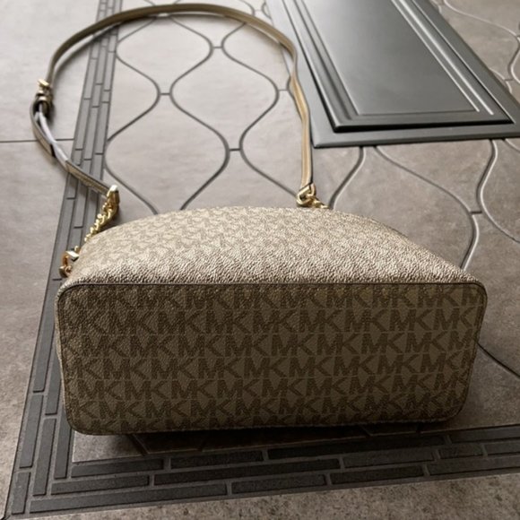 Michael Kors Jet Set Travel Medium Dome Crossbody Bag Pale Gold - Picture 5 of 15